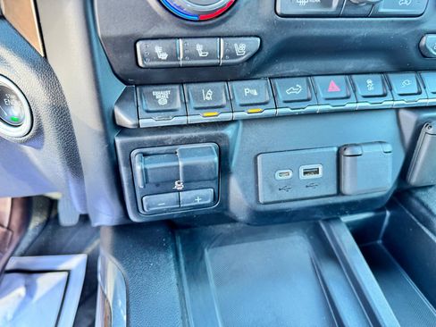 Used 2020 Chevrolet Silverado 3500 High Country image 36