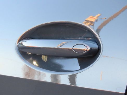 Used 2021 BMW X7 M50i image 23