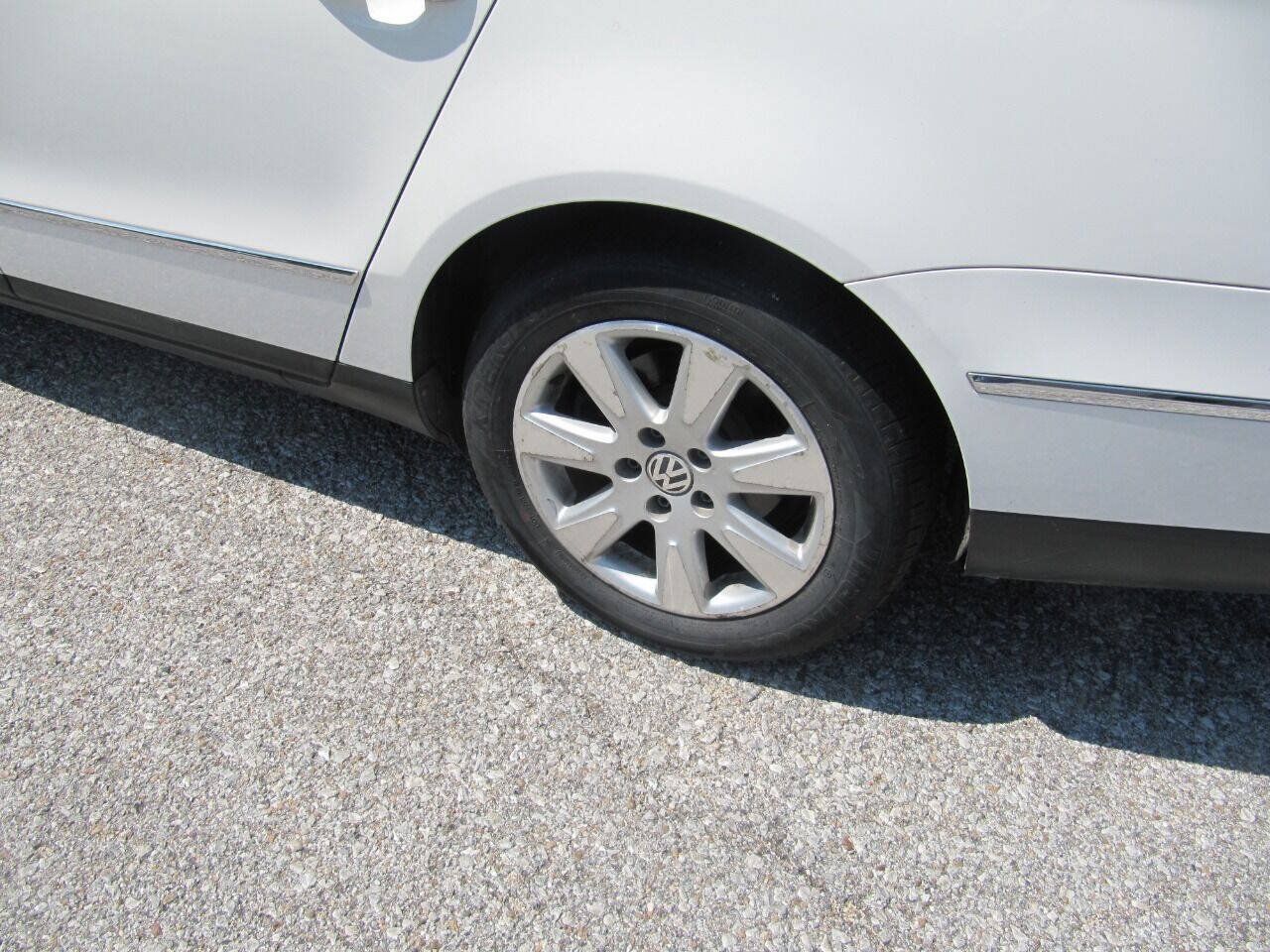 Used 2006 Volkswagen Passat Value Edition FWD image 5