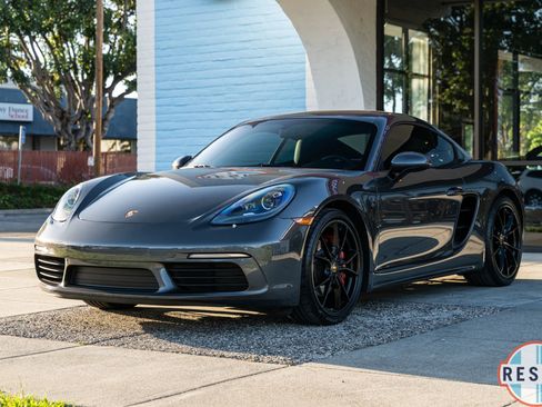Used 2018 Porsche 718 Cayman S RWD image 3