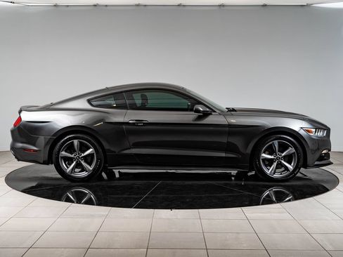 Used 2017 Ford Mustang Coupe RWD image 11