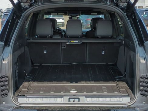 New 2025 Land Rover Discovery Dynamic SE image 36