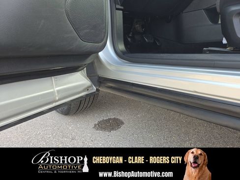 Used 2024 Nissan Rogue SV AWD/4WD image 13