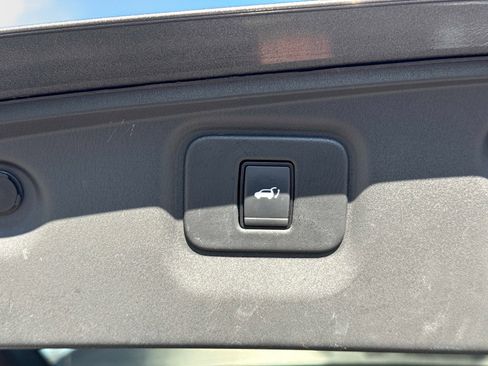 Used 2020 Nissan Pathfinder SL image 14