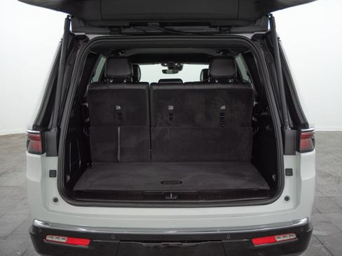 Used 2025 Jeep Wagoneer Series II AWD/4WD image 13
