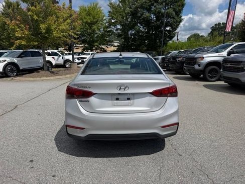 Used 2022 Hyundai Accent SE FWD image 4
