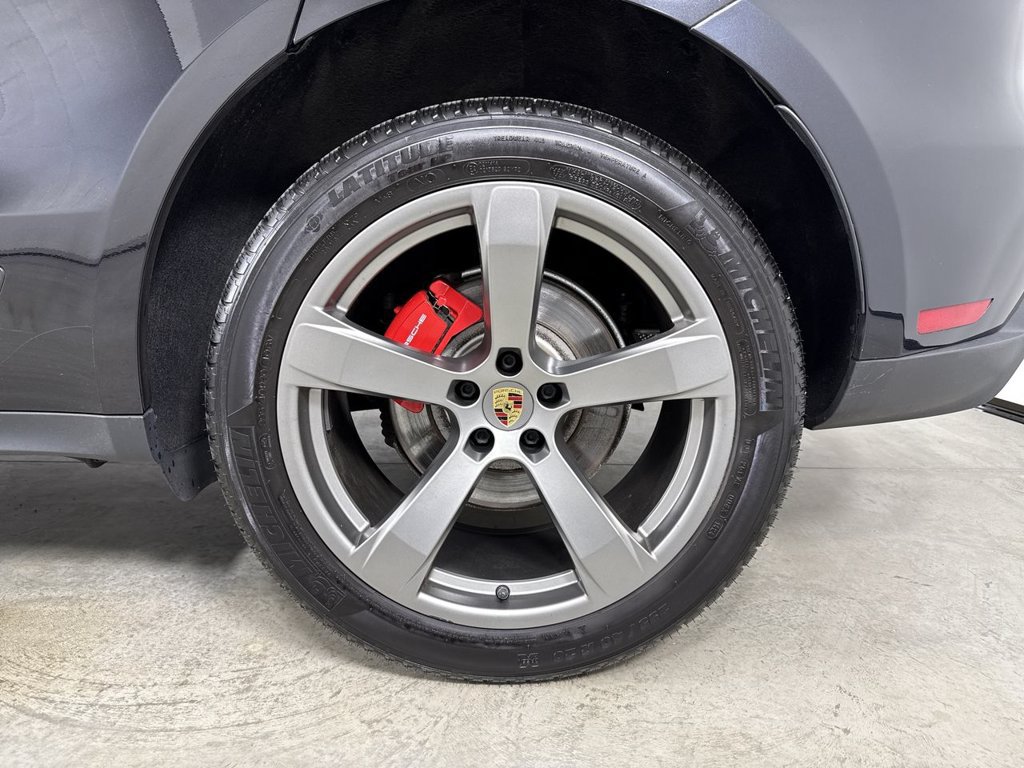 Certified 2022 Porsche Macan S AWD/4WD image 14