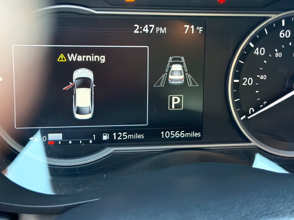 Used 2025 Nissan Versa SR w/ Trunk Package FWD image 24