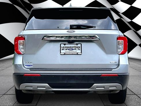 Certified 2020 Ford Explorer XLT w/ Equipment Group 202A AWD/4WD image 4