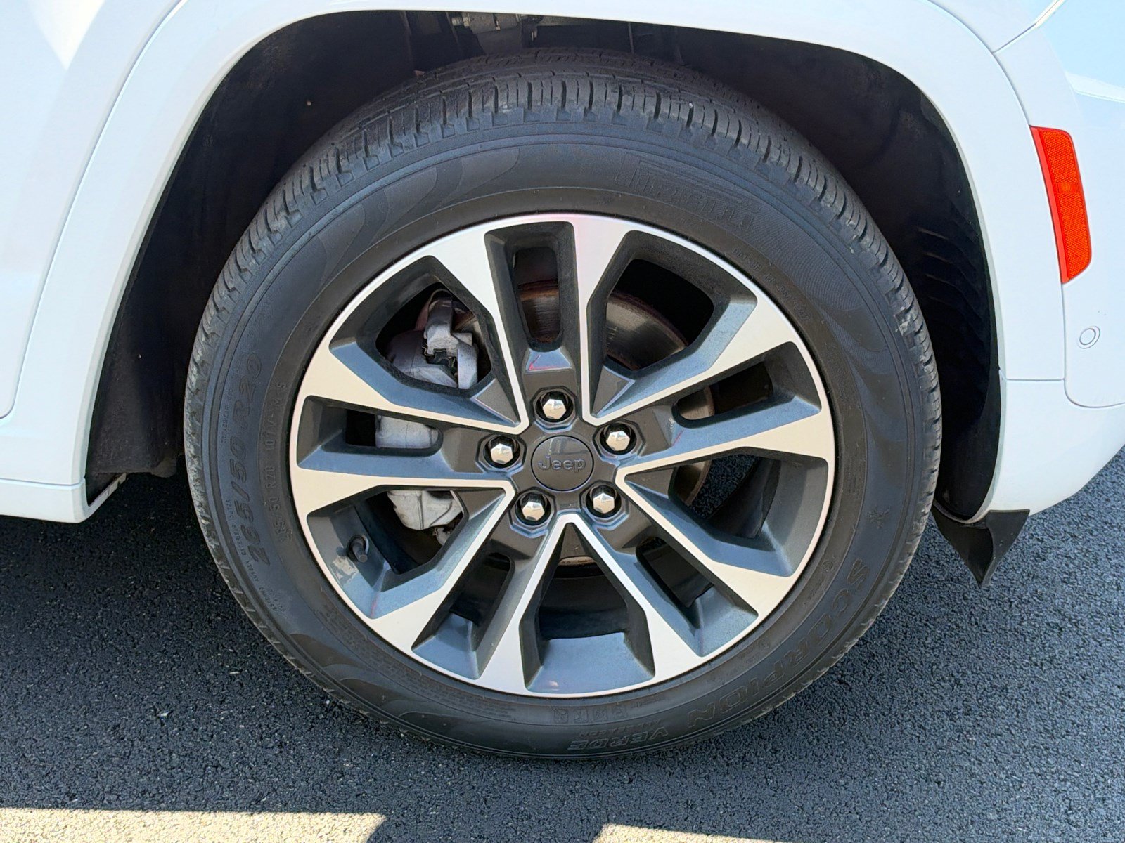 Used 2023 Jeep Grand Cherokee Overland AWD/4WD image 12