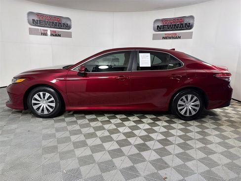Used 2019 Toyota Camry LE image 7