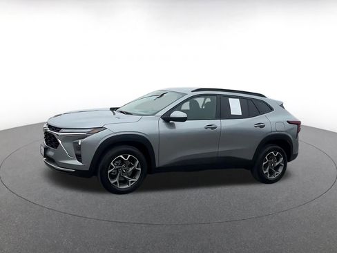 Used 2025 Chevrolet Trax LT image 8