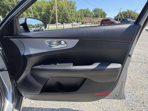 Used 2023 Kia Forte LXS w/ LXS Technology Package FWD image 8