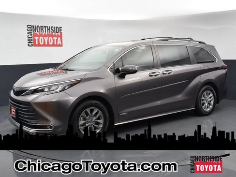 Used 2021 Toyota Sienna XLE FWD image 1