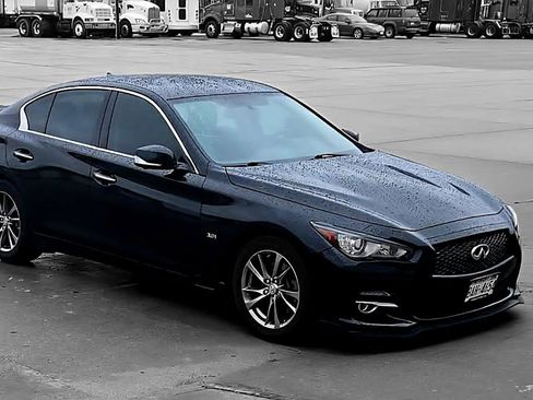 Used 2017 INFINITI Q50 3.0t Premium w/ Driver Assistance Package image 4