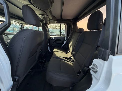 Used 2022 Jeep Gladiator Willys image 19