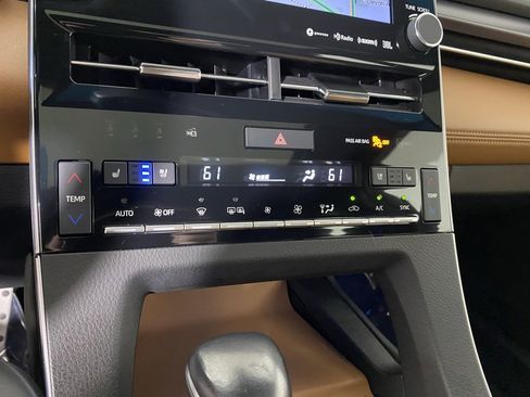 Used 2022 Toyota Avalon Touring image 17