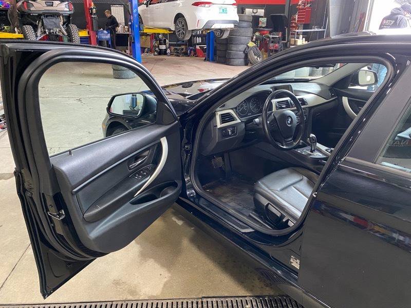 Used 2015 BMW 320i xDrive Sedan AWD/4WD image 9