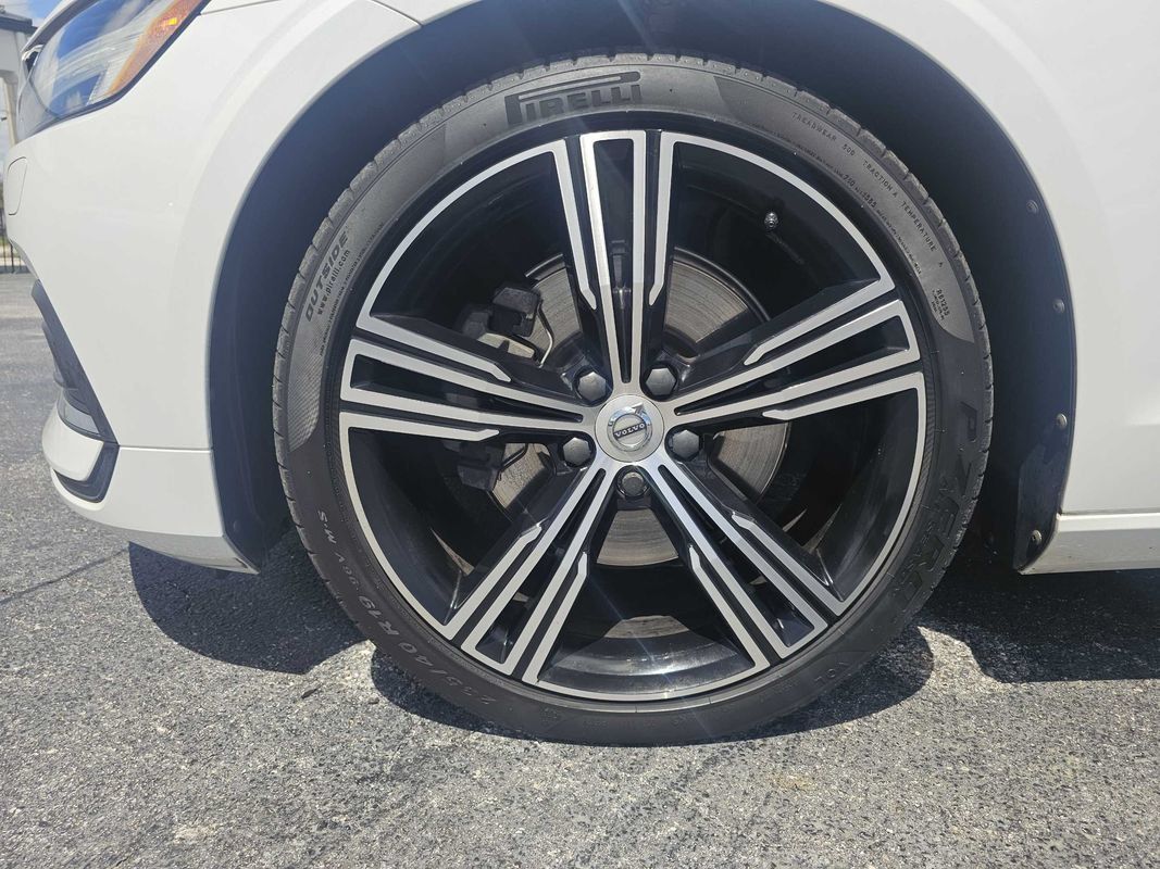 Used 2020 Volvo S60 T5 Inscription FWD image 5