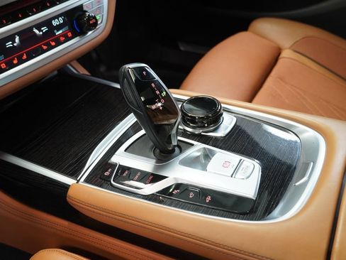 Used 2017 BMW 740i xDrive AWD/4WD image 22