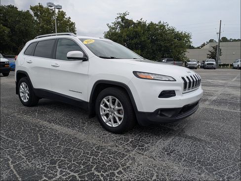 Used 2016 Jeep Cherokee Latitude w/ Safety/Convenience Group FWD image 2