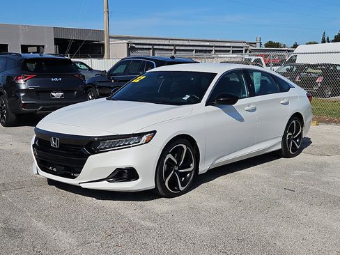 Used 2022 Honda Accord Sport image 2