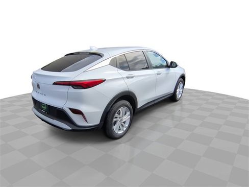 Used 2024 Buick Envista Preferred w/ Advanced Safety Package image 8