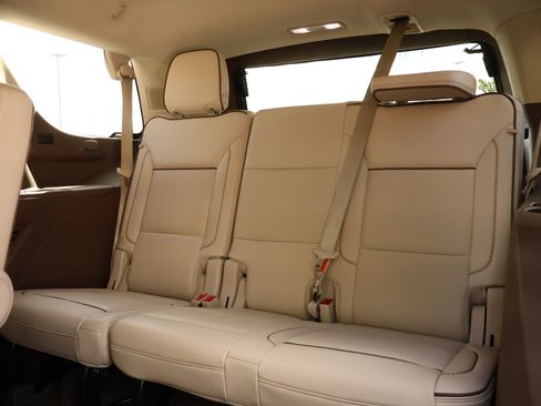 Used 2021 GMC Yukon Denali w/ Denali Premium Package image 28