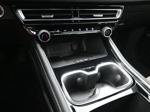 New 2026 Chevrolet Traverse LT w/ Enhanced Driving Package FWD image 32