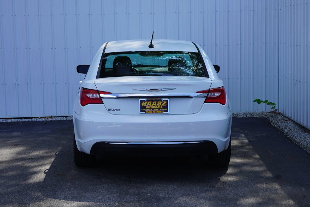 Used 2013 Chrysler 200 Touring FWD image 5