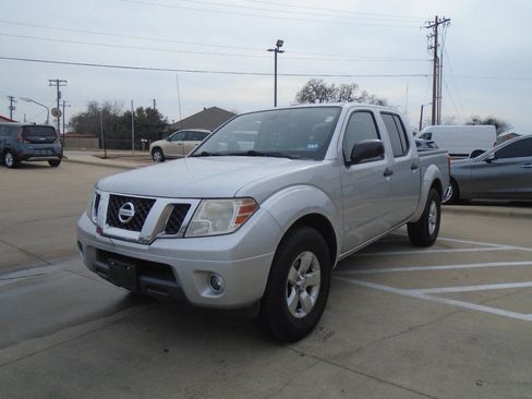 Used 2013 Nissan Frontier SV w/ SV Value Truck Pkg image 2