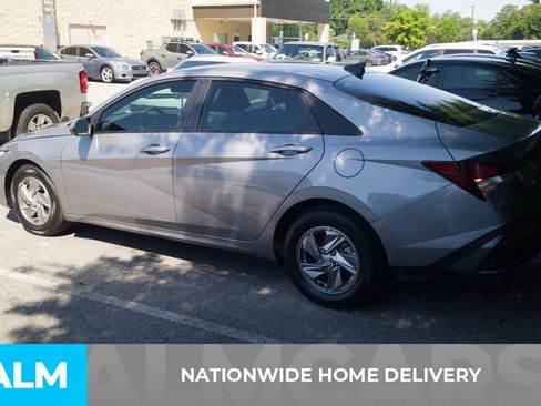 Used 2025 Hyundai Elantra SE FWD image 4