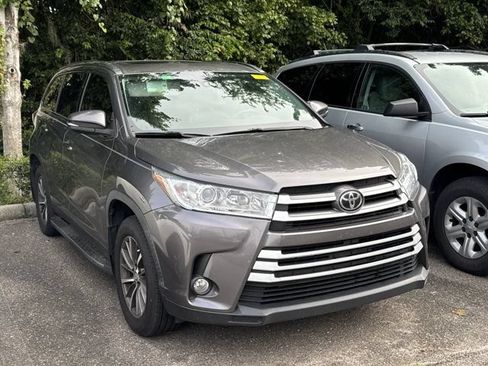 Used 2019 Toyota Highlander XLE AWD/4WD image 1
