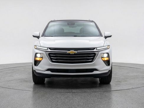 Used 2025 Chevrolet Equinox LT image 2