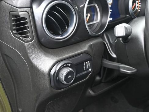 Used 2023 Jeep Wrangler Unlimited Sahara AWD/4WD image 15