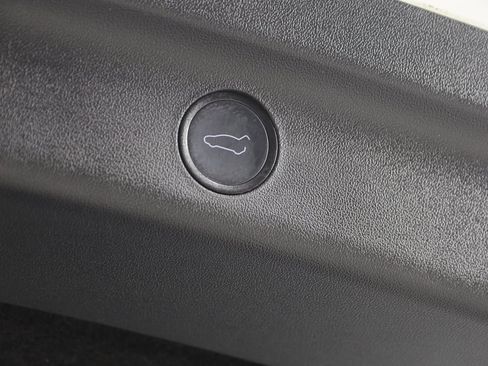 Used 2021 Tesla Model Y Long Range image 48