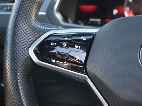 Used 2023 Volkswagen Tiguan SE R-Line image 17