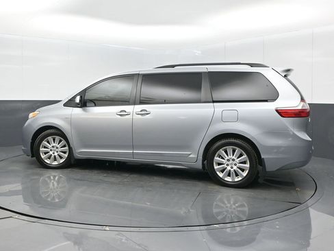 Used 2016 Toyota Sienna XLE image 5