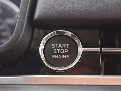Used 2025 Mitsubishi Outlander SE FWD image 30