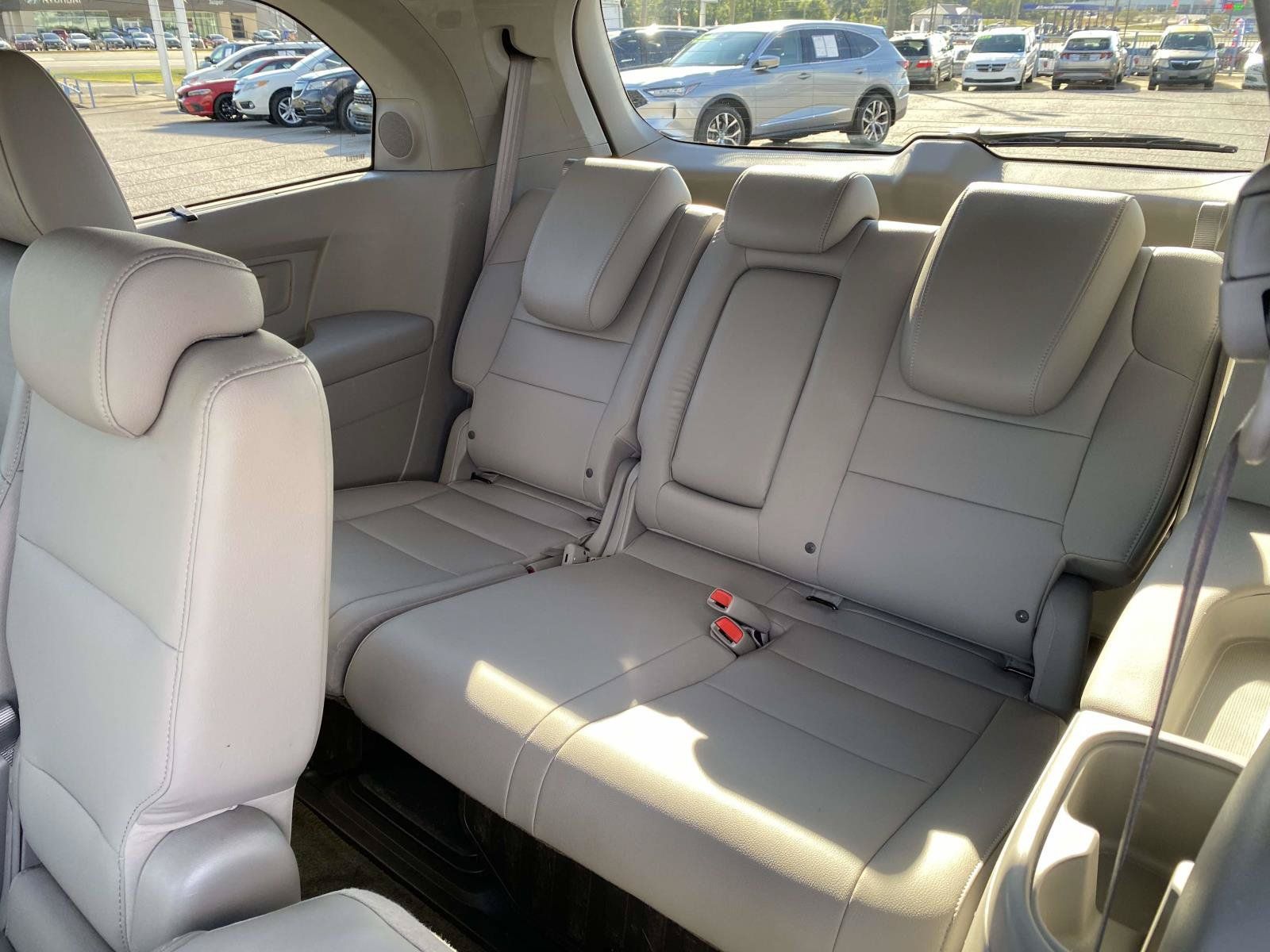 Used 2015 Honda Odyssey Touring Elite image 11