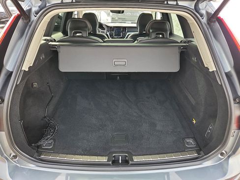 Used 2019 Volvo XC60 T5 Momentum image 29