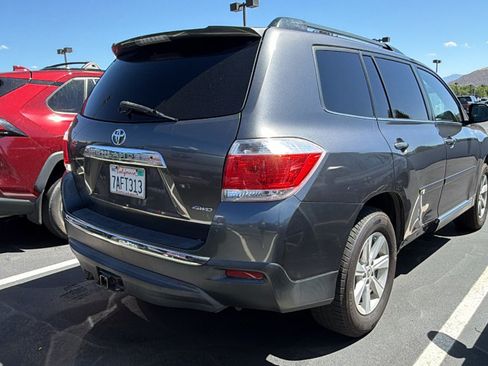 Used 2013 Toyota Highlander SE AWD/4WD image 2