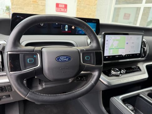 Used 2026 Ford Expedition Max Platinum AWD/4WD image 10