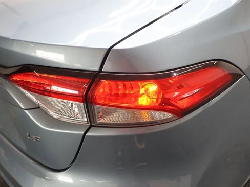 Used 2020 Toyota Corolla LE FWD image 29