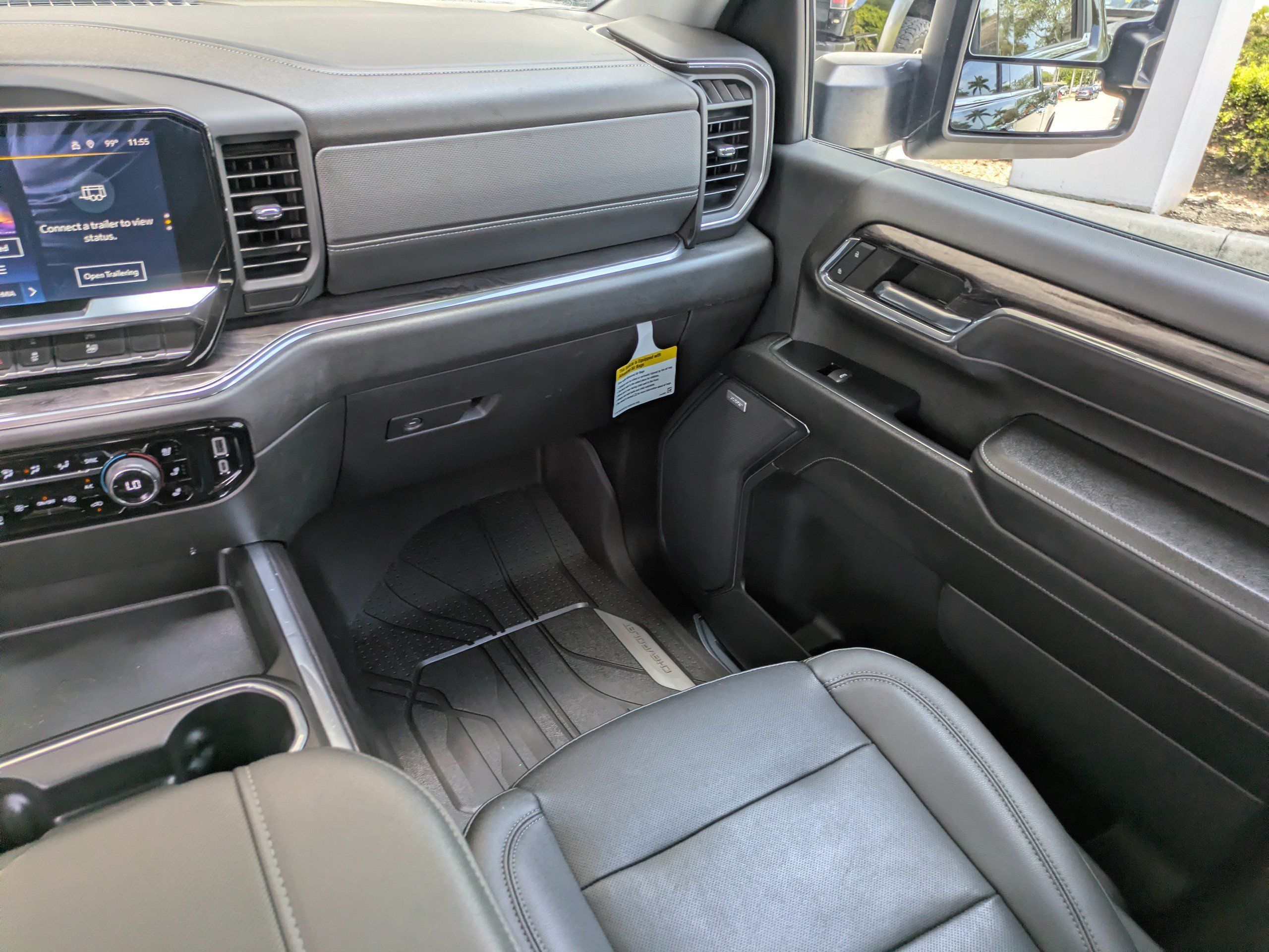 Used 2024 Chevrolet Silverado 2500 LTZ w/ LTZ Premium Package AWD/4WD image 17