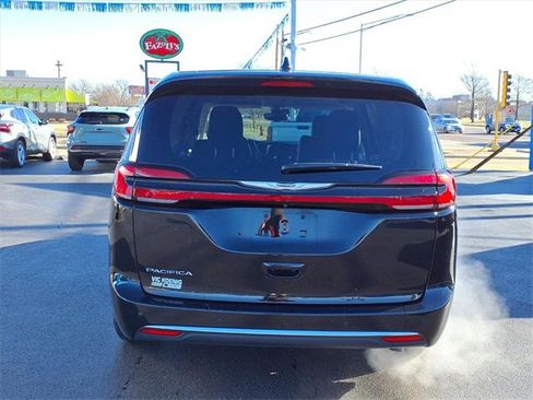 Used 2024 Chrysler Pacifica Touring-L image 19