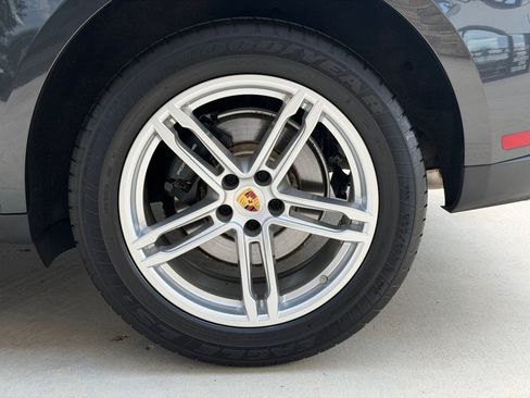 Used 2023 Porsche Macan AWD/4WD image 17