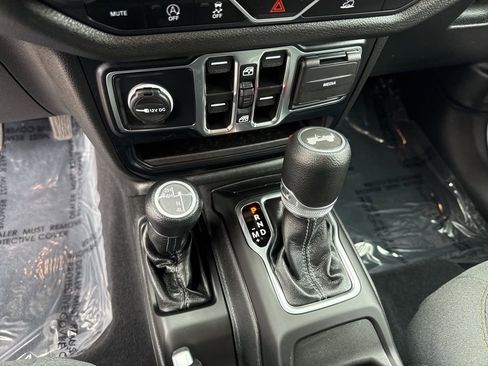 Certified 2024 Jeep Wrangler Unlimited Sport AWD/4WD image 15