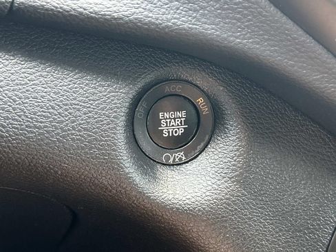 Used 2020 Jeep Cherokee Limited FWD image 38