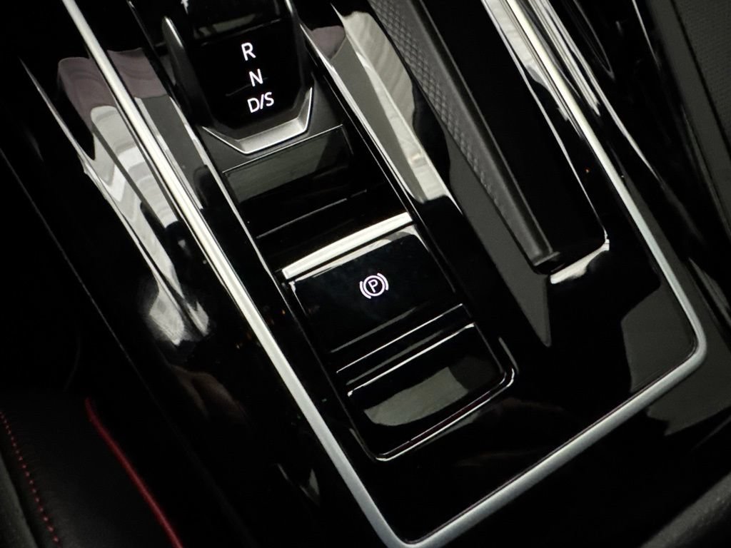 Used 2025 Volkswagen GTI SE FWD image 40